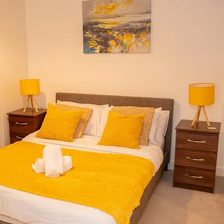 Centre 2bed 2bath Nearby Parking Apartment