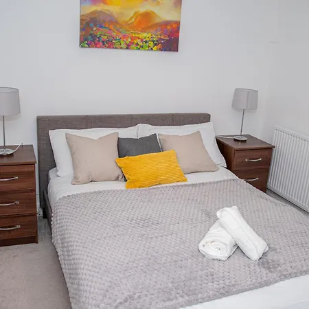 Apartment Centre 2bed 2bath Nearby Parking