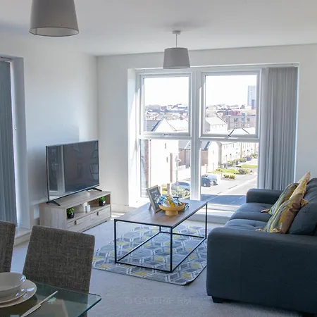 Apartment Centre 2bed 2bath Nearby Parking